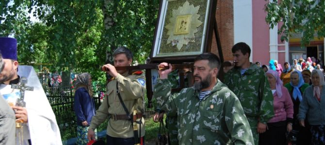 КРЕСТНЫЙ ХОД С ТАШЛОВСКОЙ ИКОНОЙ БОЖИЕЙ МАТЕРИ «ИЗБАВИТЕТЕЛЬНИЦА ОТ БЕД» КРЕСТНЫЙ ХОД С ТАШЛОВСКОЙ ИКОНОЙ БОЖИЕЙ МАТЕРИ «ИЗБАВИТЕТЕЛЬНИЦА ОТ БЕД»