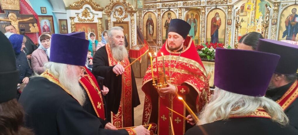 Праздничный молебен.