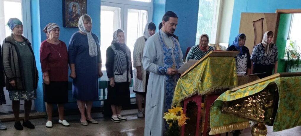 Молебен с акафистом Пресвятой Богородице. Молебен с акафистом Пресвятой Богородице.