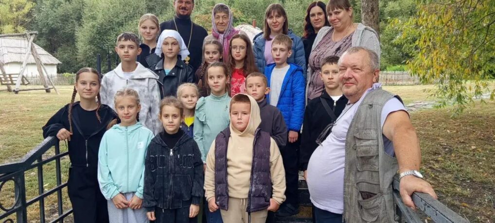 Учащиеся воскресной школы Космо-Дамиановского храма села Курасовка посетили этнографическую деревню «Кострома» Учащиеся воскресной школы Космо-Дамиановского храма села Курасовка посетили этнографическую деревню «Кострома»