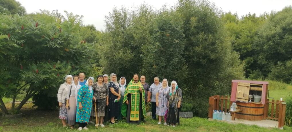 Крестный ход к источнику в честь преподобного Серафима