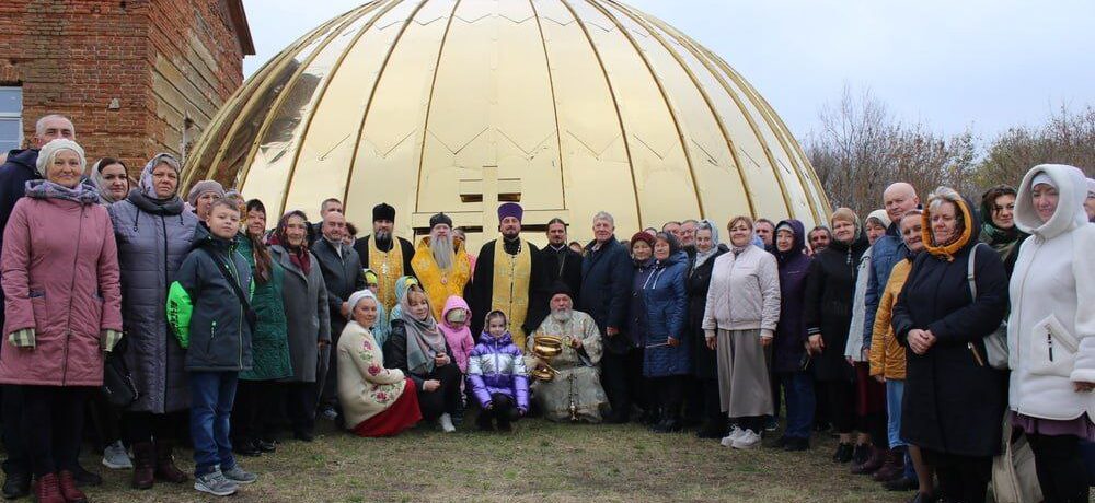 Чин освящения купола и креста восстанавливающегося Свято-Никольского храма села Студенок.