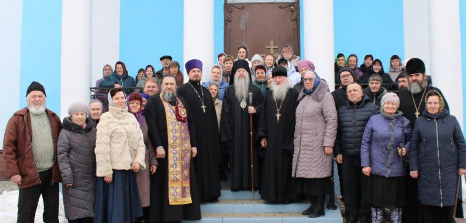 Преосвященный Авель совершил Литургию Преждеосвященных Даров в с. Новеньком и посетил восстанавливаемый храм в с. Студенок.