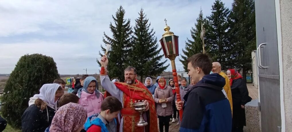 Ученики Кочетовской школы вместе с педагогами посетили храм Вознесения Господня с.Кочетовка.