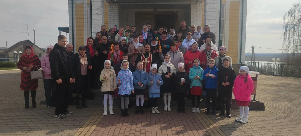 Благодатный огонь во всех храмах округа.