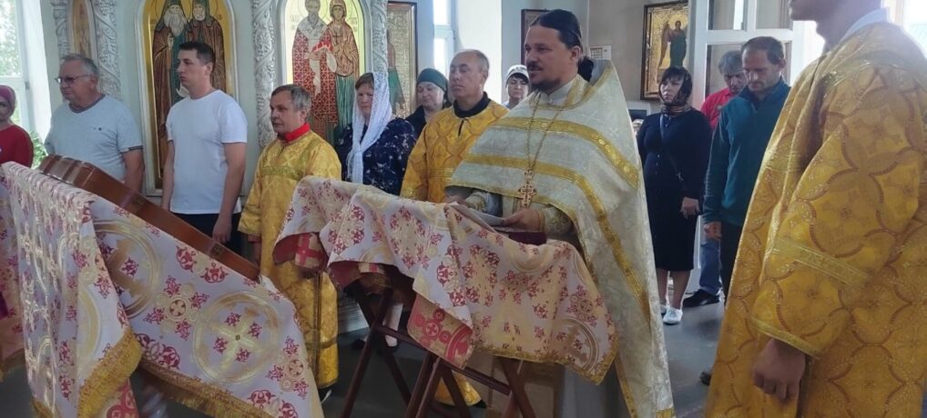 Молебны о без вести пропавших воинах.