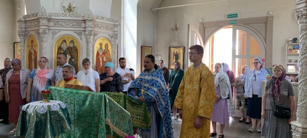 Молебны о Державе Российской.
