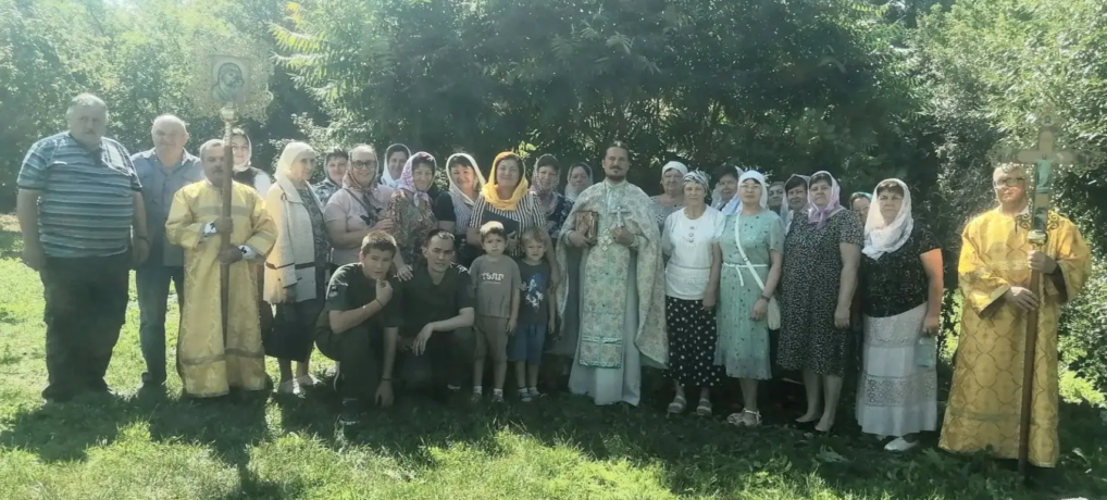 Крестный ход к источнику в честь преподобного Серафима.