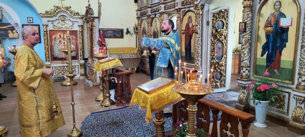 Праздничные Богослужения.