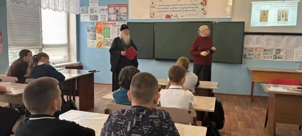 Встреча учащихся с настоятелем Михайло-Архангельского храма протоиереем Лукой Захарчуком и руководителем Воскресной группы