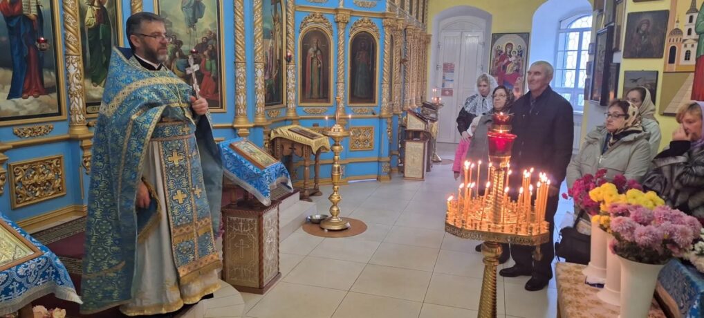 Во всех храмах Ивнянского благочиния прошли праздничные богослужения.